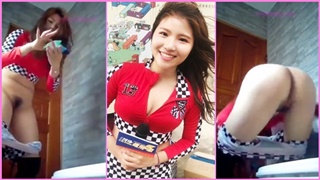 แอบถ่ายพริตตี้ เข้าห้องนำไป นั่งฉี่ เห็นโหนก หีขาวอมชมพู น่าเอาควยล่อจริงๆ